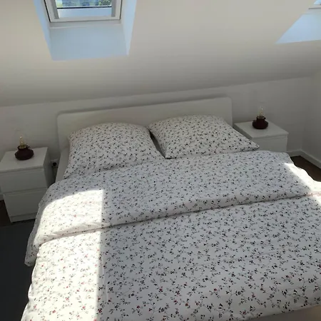 Lujzi Apartment *